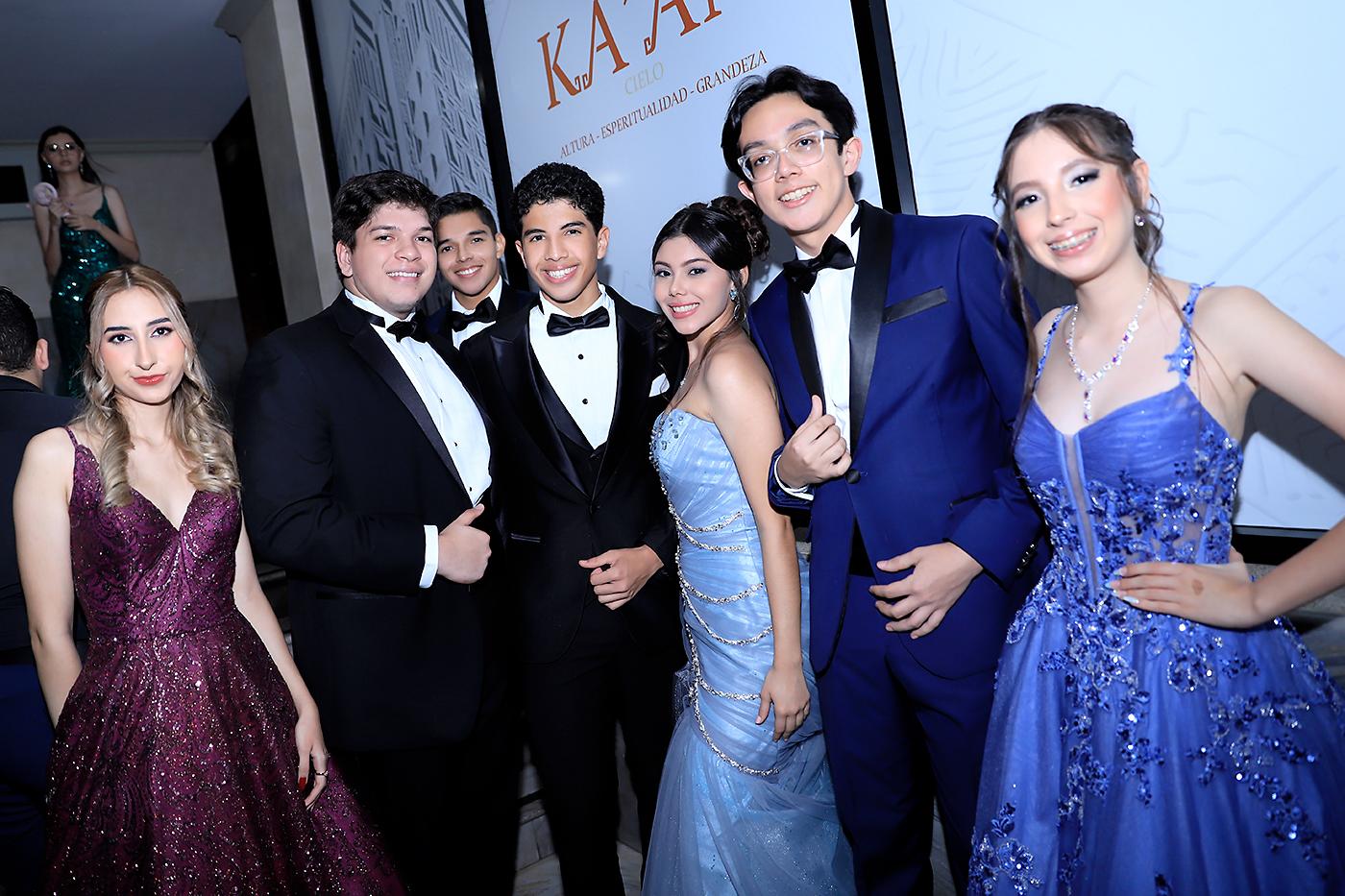 Natalia Caseres, Andrés Velásquez, Cesar Díaz, Marcelo Cabrera, Amy Oseguera, Mario Canales y Roussy Baide