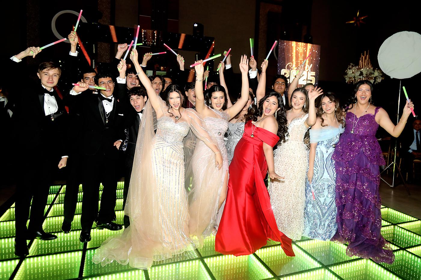 Los nuevos bachilleres bilingües de Western International School, celebraron a lo grande