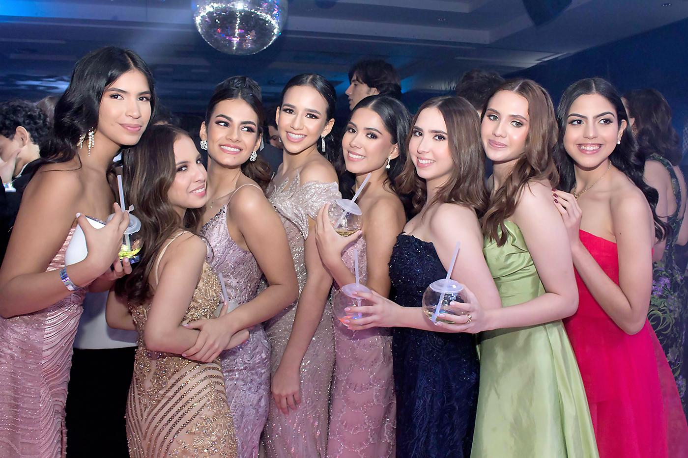 Jael Mass, Nathalie Morales, Gloria Peña, Vanessa Gómez, Irene Chavarilla, Isabella Buezo y Elena Handal.