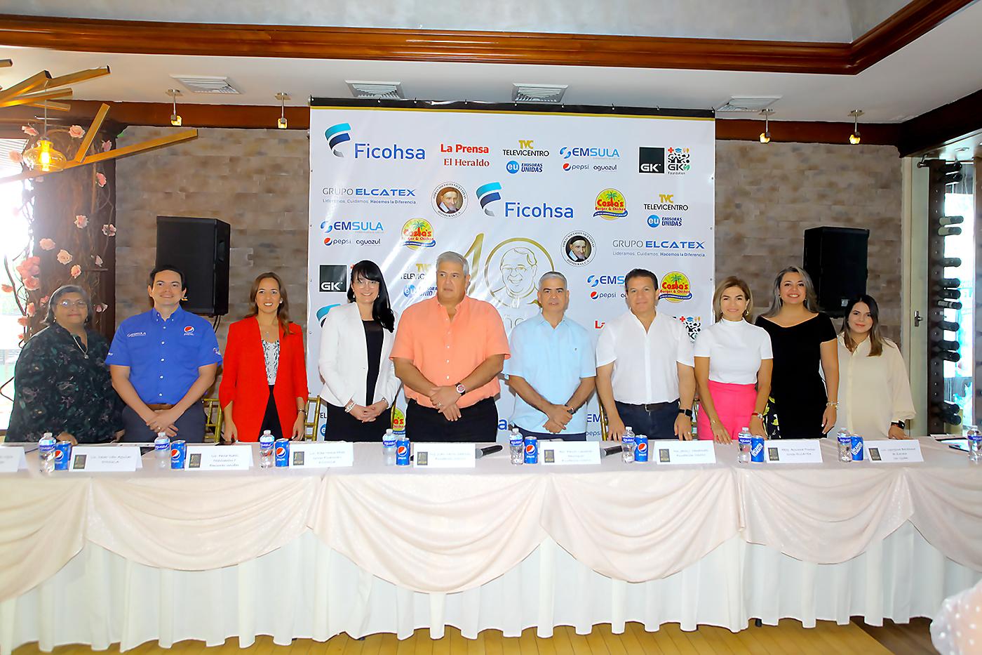 La junta directiva de la Fundación Obras Sociales Vicentinas, OSOVI, anunció que la nominación para la entrega del Premio Antonio Quetglas 2023 ha comenzado. En la imagen: Fátima Mejía de Costas Burger; César Iván Aguilar de EmSula; Paola Rietti de Televicentro; Teresa Pérez de Ficohsa; Juan Carlos Sabillón; el padre Fausto Leonardo Henríquez y Jesús Canahuati de Fundación OSOVI; Azucena Tróchez de Elcatex, Georgina Barahona de GK Global y Giselle Caballero de La Prensa