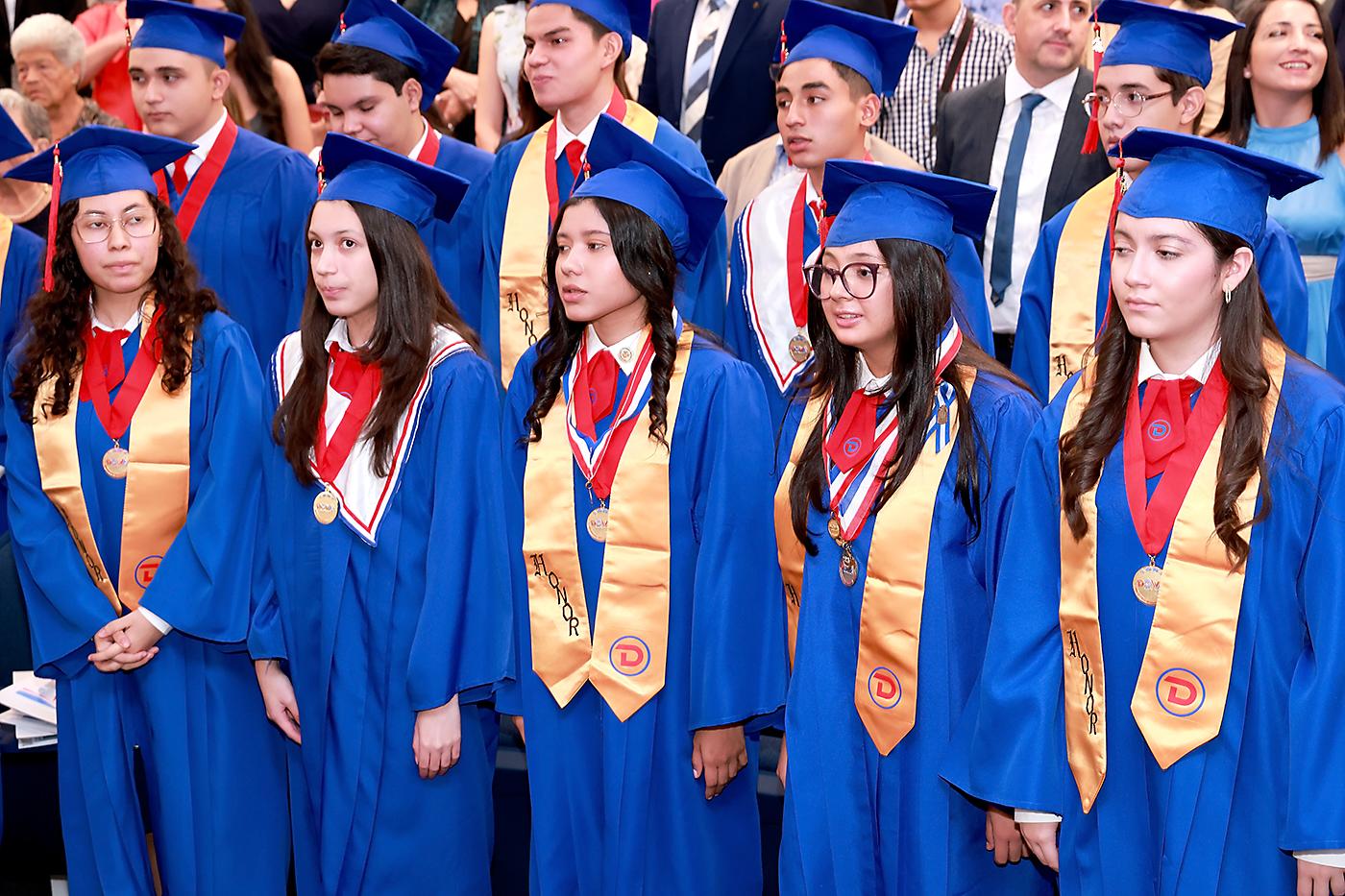 Entrega de títulos de los seniors 2024 de Dowal School