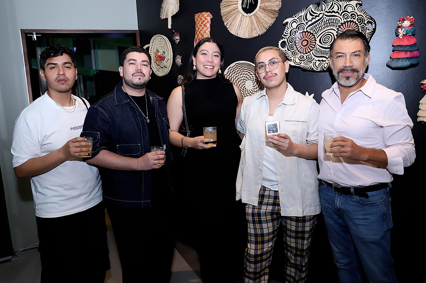 Jeyson García, Brian Hernández, Tali Espinoza, Erick Molina y Yoyo Barrientos.