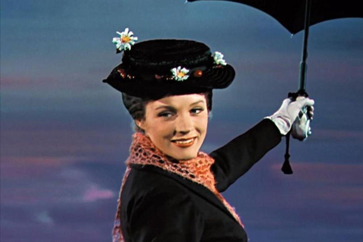 <b>El Sombrero de Copa de Mary Poppins</b>: El distintivo sombrero de copa de Mary Poppins es un símbolo de magia y aventura en la película homónima, representando la capacidad de encontrar alegría en las situaciones más difíciles.