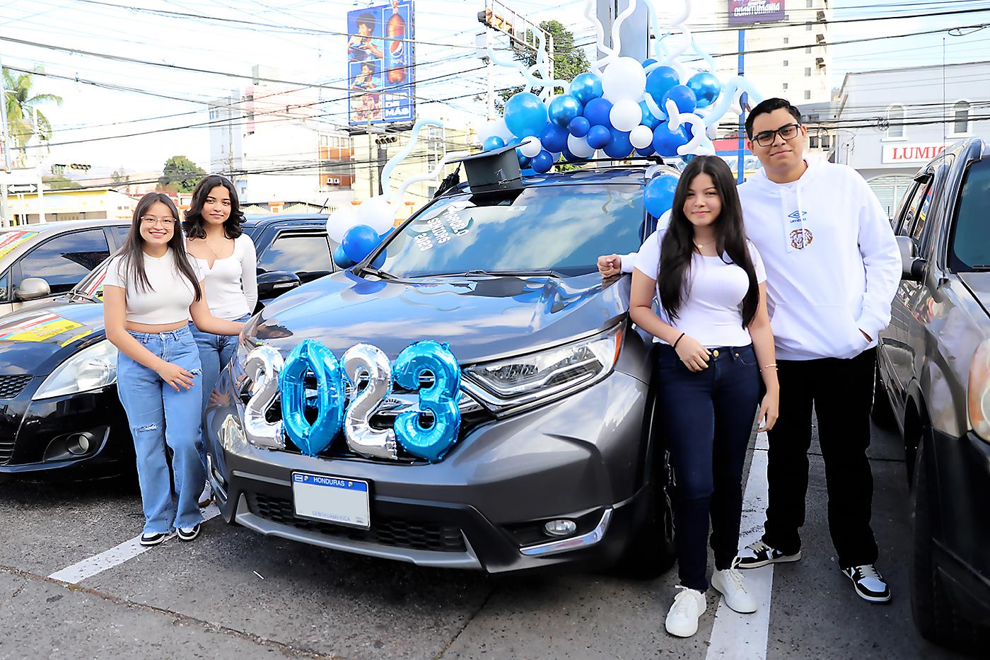 Alexandra Flores, Gloria Galilea Pérez, Michelle Rico y Marcelo Velásquez