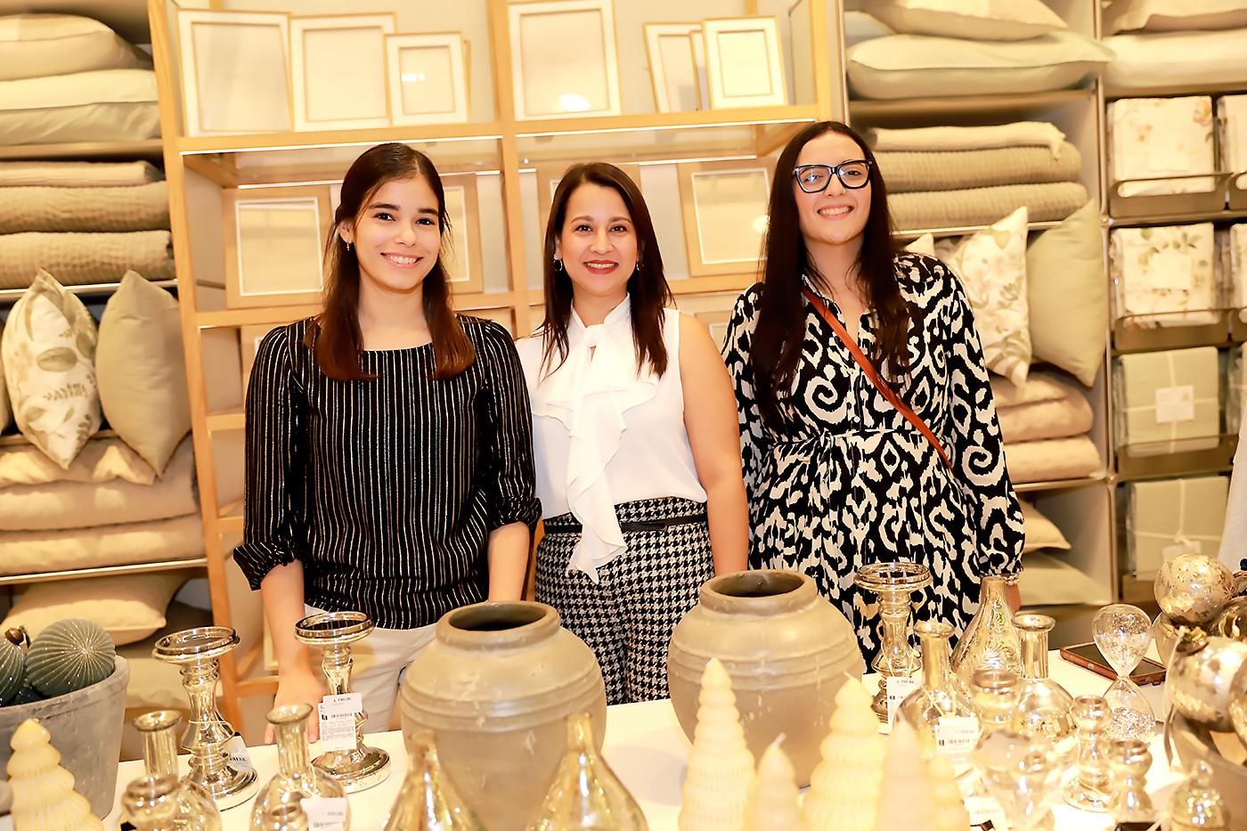 Camila García, Lila Fúnez y Mónica Raudales. 