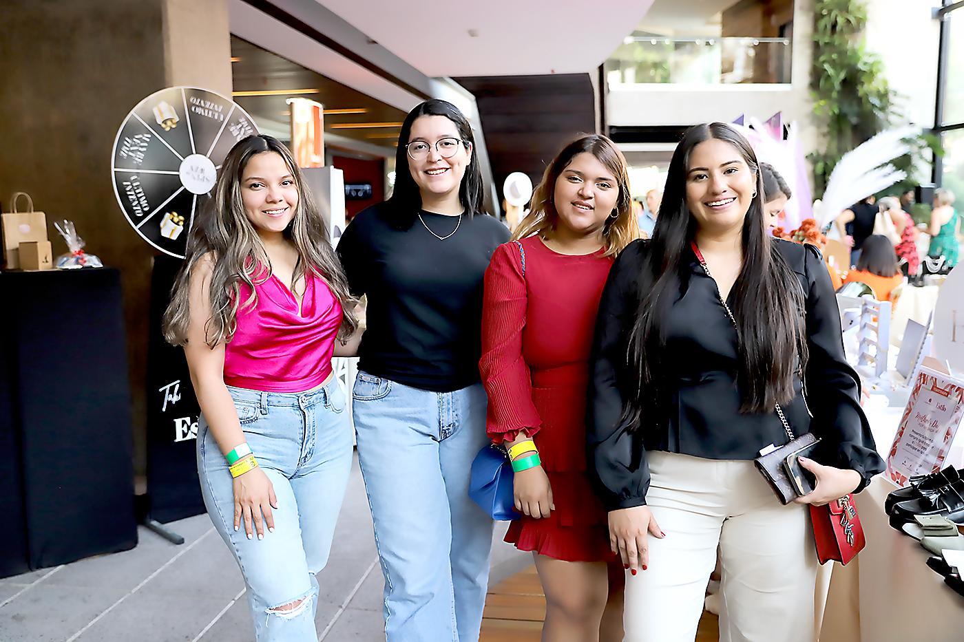Ana Gómez, Karelia Rivera, Andrea Reyes y Telin Cruz
