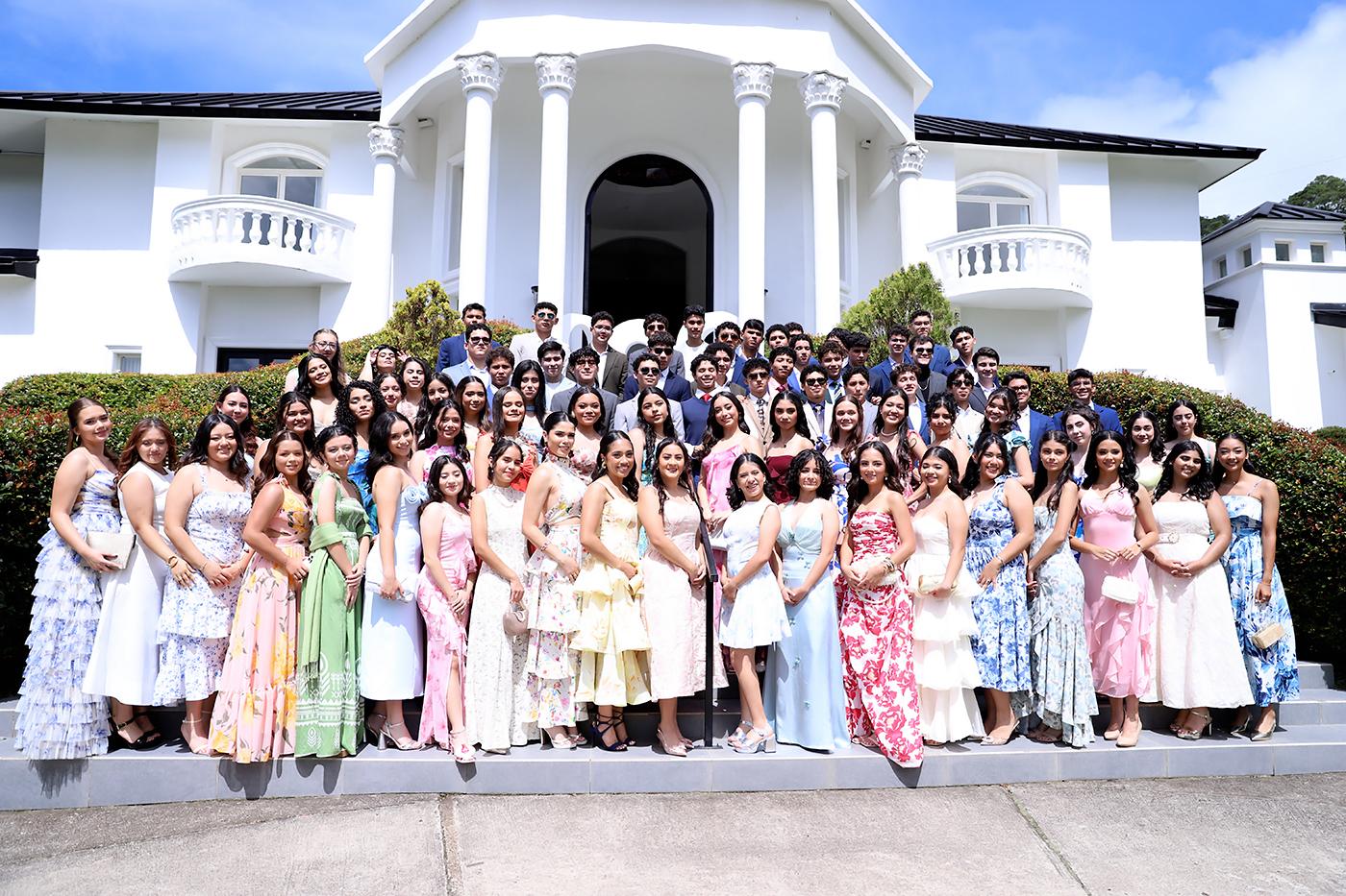 En una cálida mañana los seniors 2026 de la Macris School celebraron su esperado Senior Brunch en Invernaderos del Trigo. Los futuros graduados compartieron una reunión que marcó el inicio de su último año escolar. Los jóvenes disfrutaron de un exquisito desayuno y crearon momentos especiales que guardarán para siempre. En una cálida mañana los seniors 2026 de la Macris School celebraron su esperado Senior Brunch en Invernaderos del Trigo. Los futuros graduados compartieron una reunión que marcó el inicio de su último año escolar. Los jóvenes disfrutaron de un exquisito desayuno y crearon momentos especiales que guardarán para siempre.