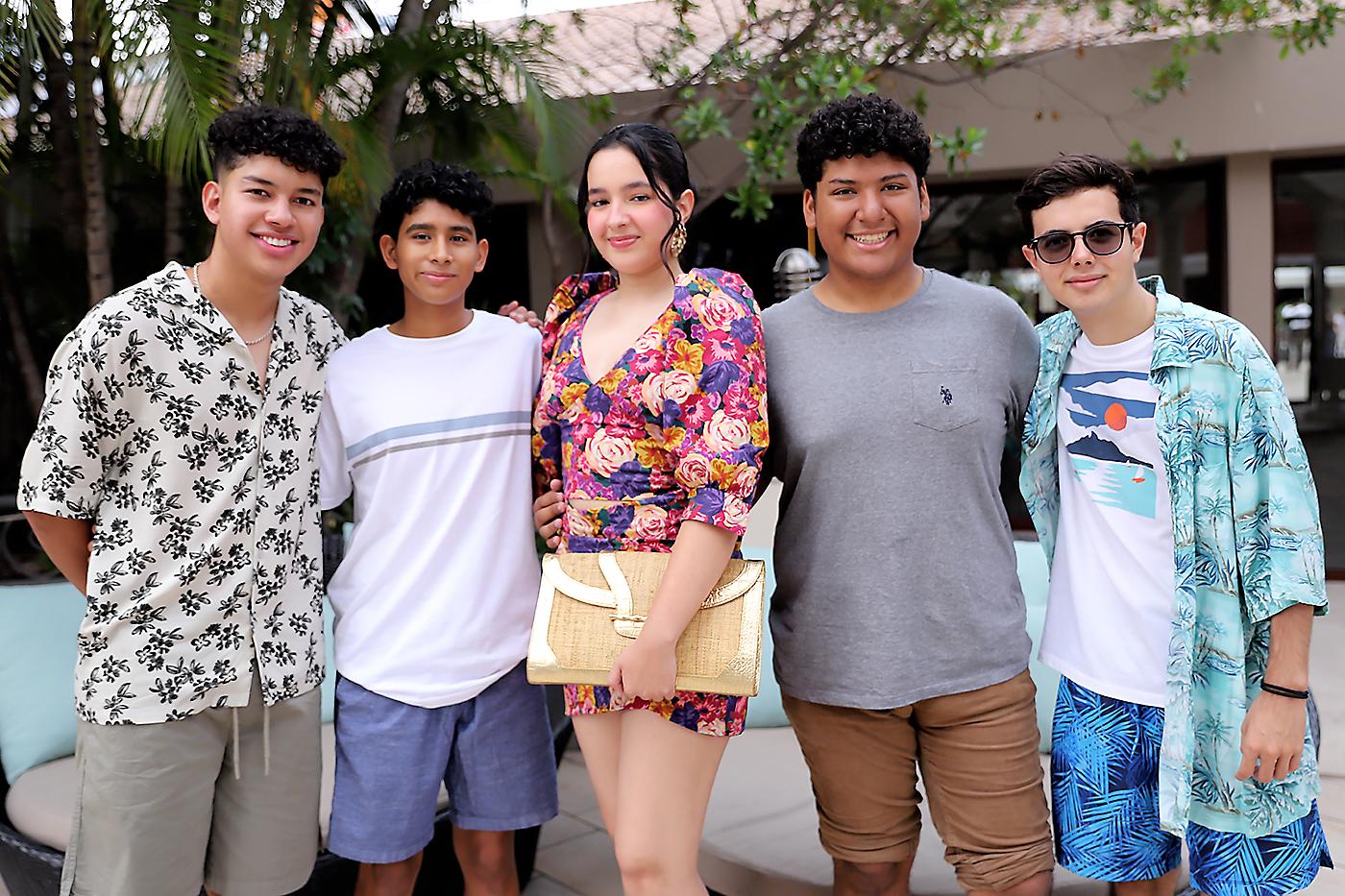 Luis Flores, Anthoni Díaz, Taly Samayoa, Raymond Flores, Diego Zelaya