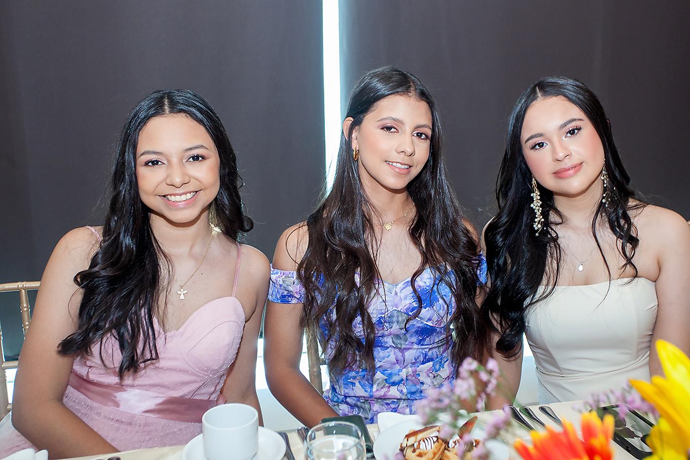 Montserrat Barrio, Fernanda Miller y Emily Godoy.