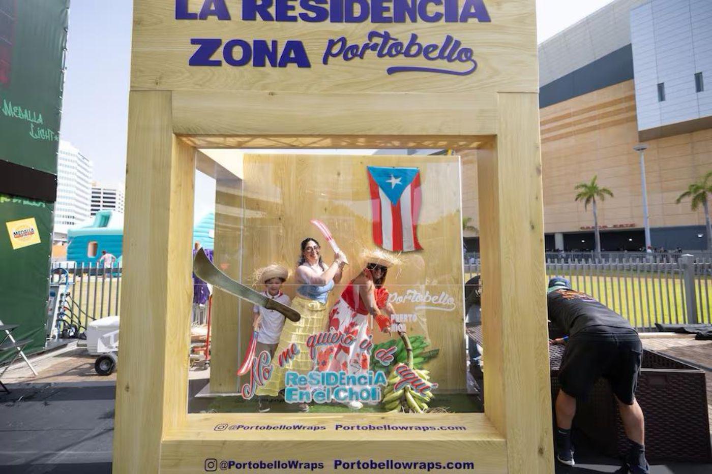 Cuando se anunciaron los conciertos, el equipo de Bad bunny llegó a la decisión de que nueve de las 30 funciones serían para residentes locales, con el fin de que los puertorriqueños puedan gozar de un evento que rinde homenaje a su cultura. 