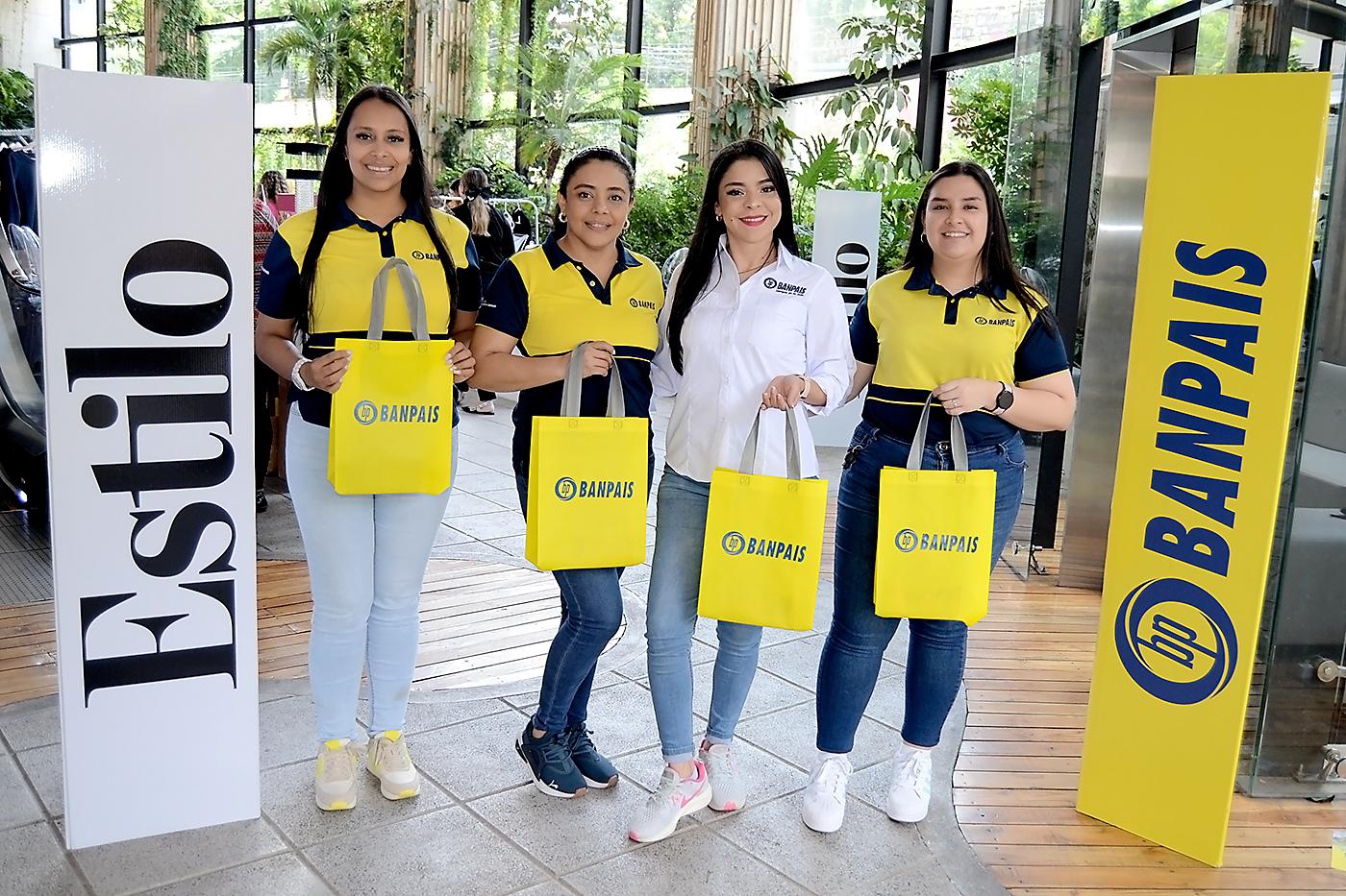 Equipo de BANPAÍS.