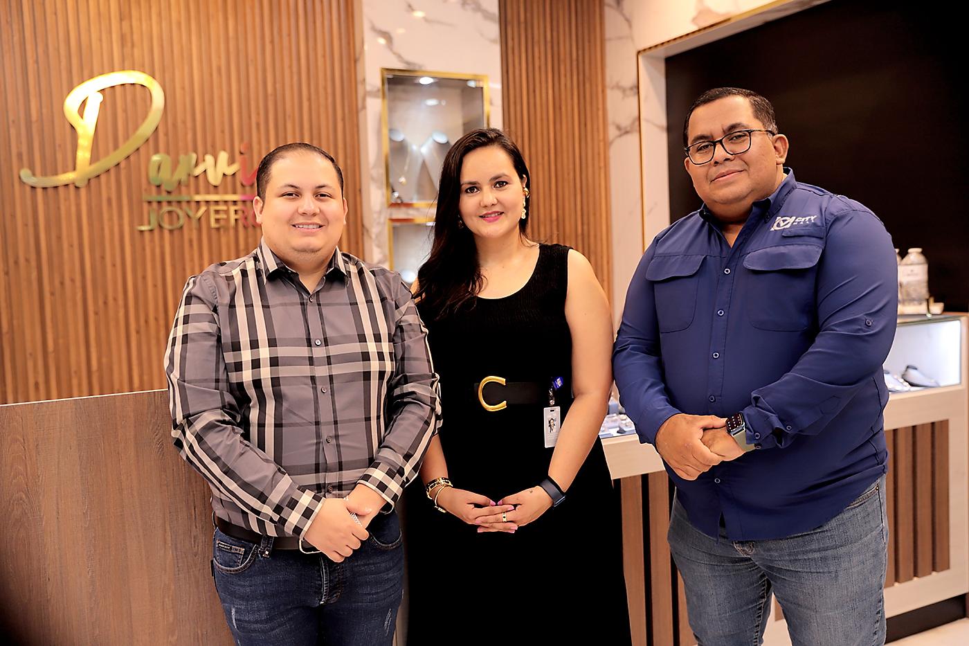 Darvin Lagos, Olesia Irías, Carlos Flores