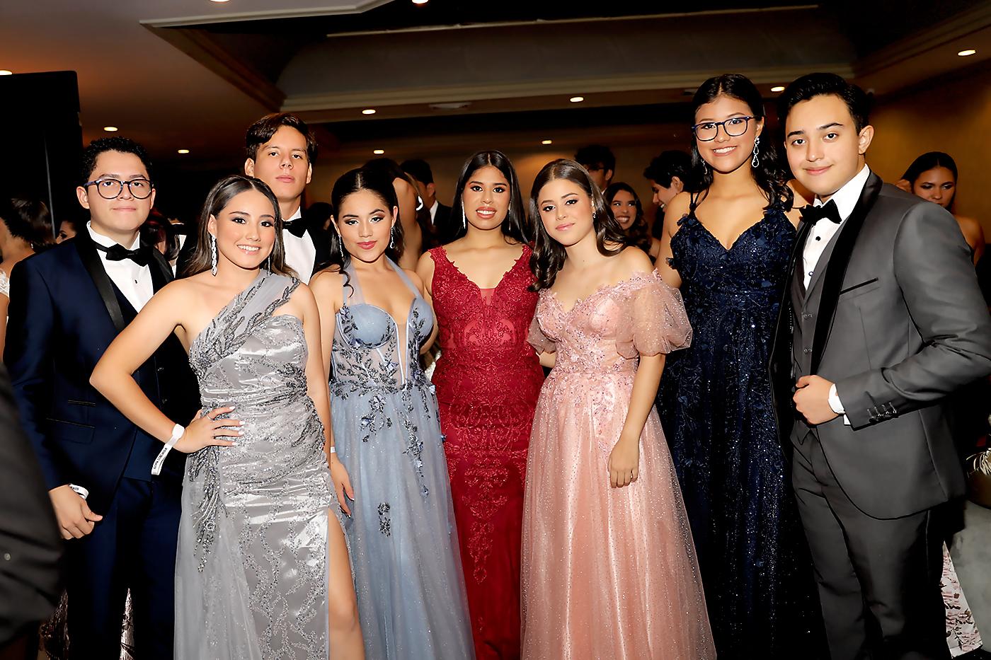 Diego Carlos Hernández, Rebeca Flores, Diego Plazaola, Alejandra Aguiriano, Andrea Mancias, Isabella Azcona Anariva, Valeria Jerez y Juan Chinchilla