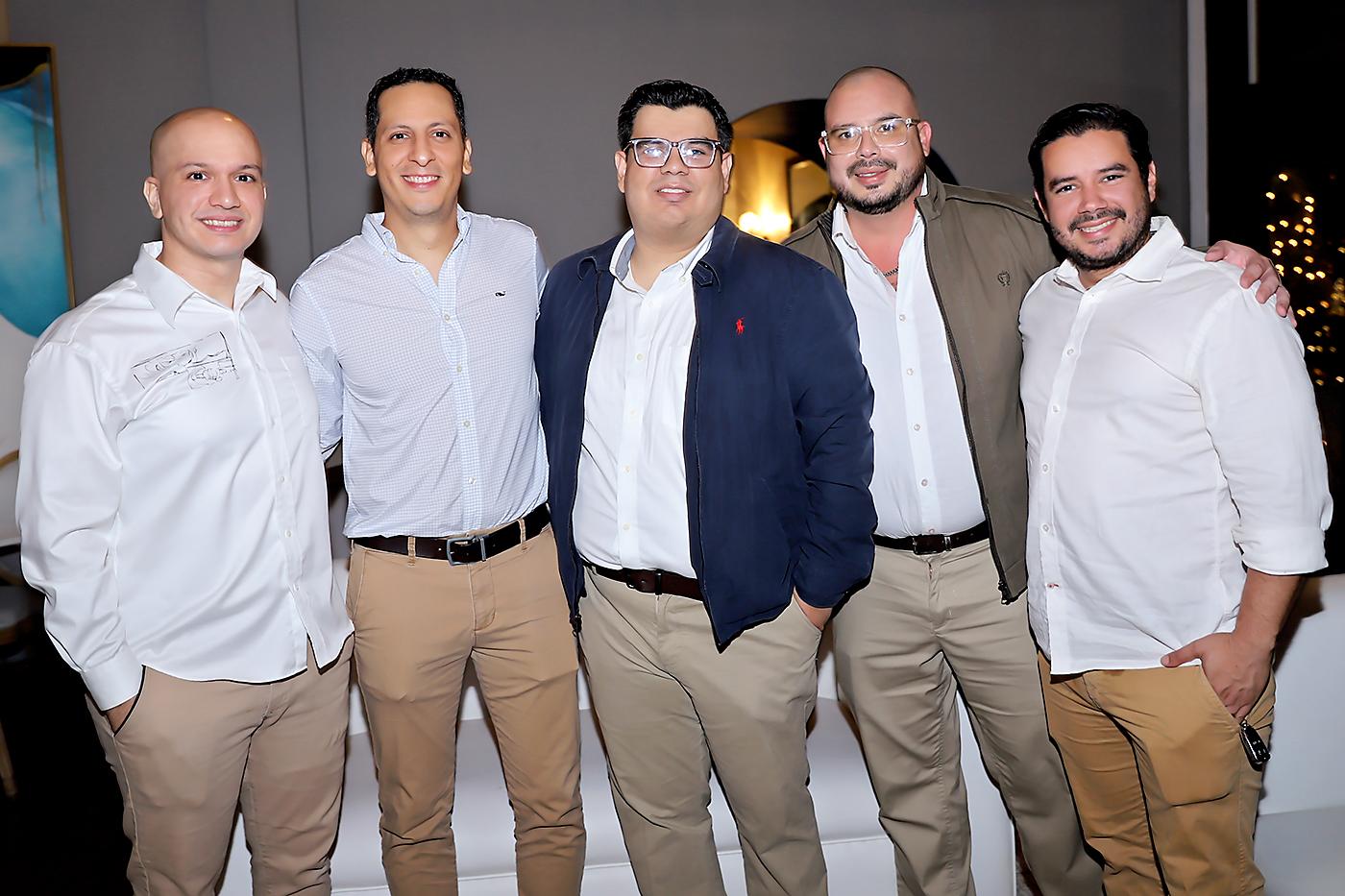 Dennis Santos, Alejandro Hernández, Gustavo Zepeda, Alejandro Larios y Alejandro Cerna