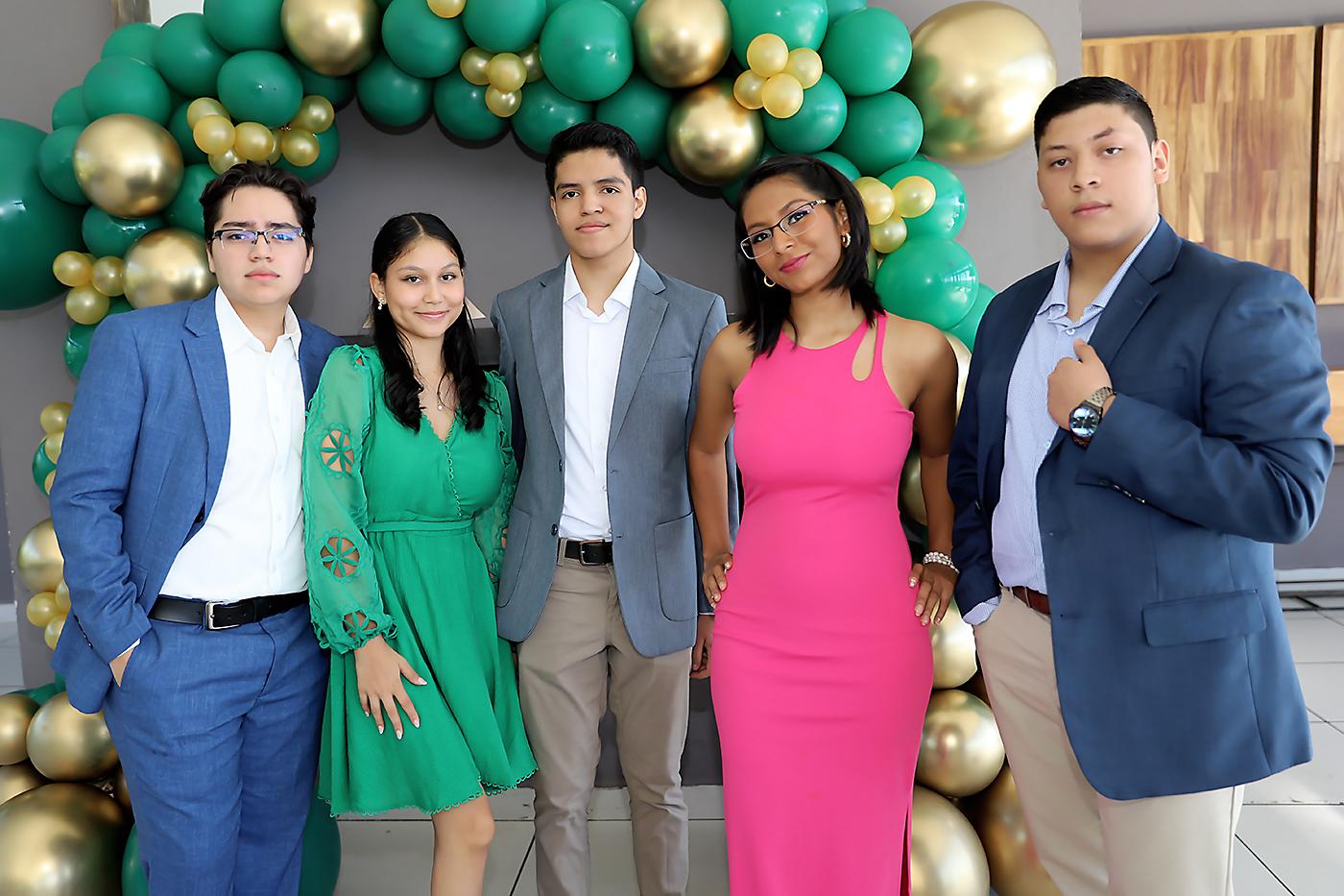 Samuel Flores, Alexa Ordóñez, Diego Vargas, Valeria Burgos y Nathan Rodríguez. 
