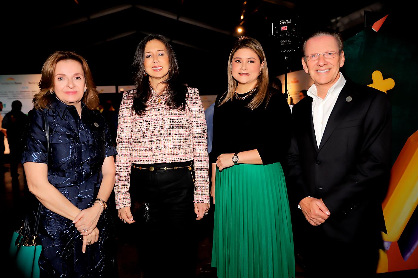 María Nasser, María José Arquín, Mariana Coello y Fredy Nasser. 