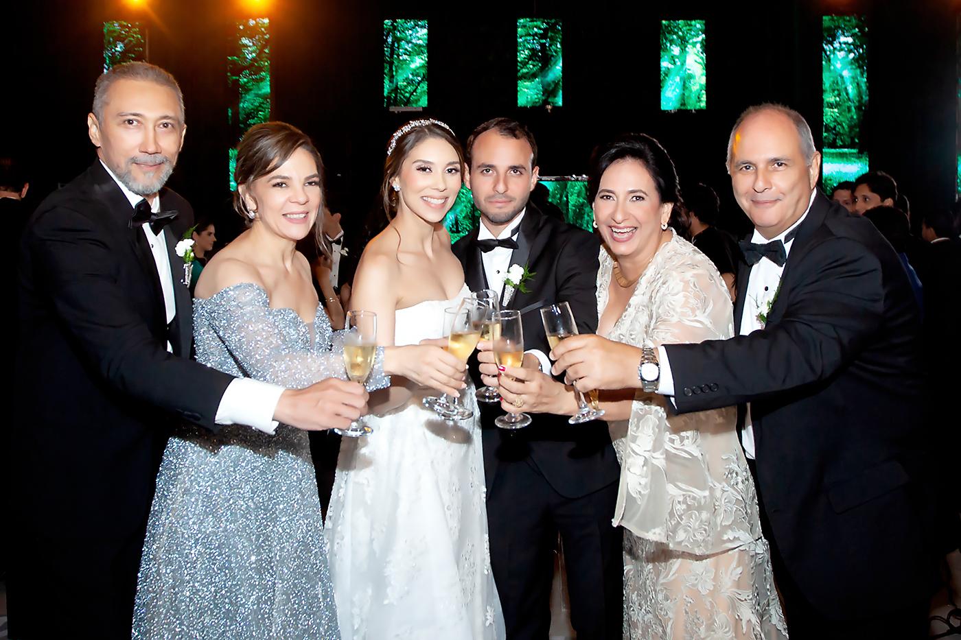 William y Marisol Dox con Stephanie Dox, Faiz Antón, Julieta y Faiz Andonie