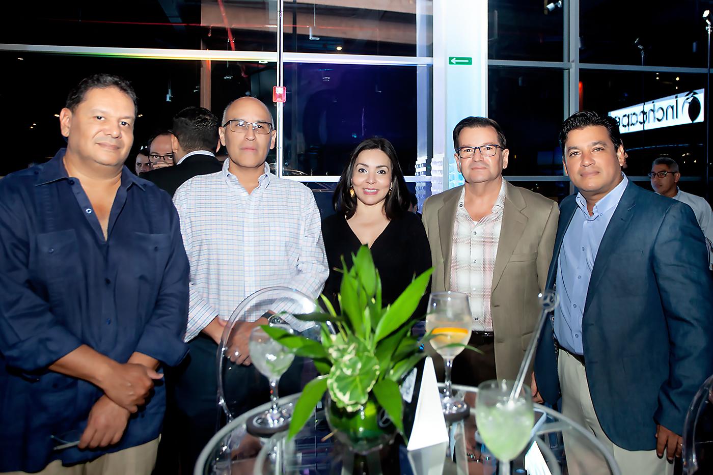 Jorge Rivera, Luis Pineda, Karla Villanueva, Rubén Wolozny y Alexi Ramírez.