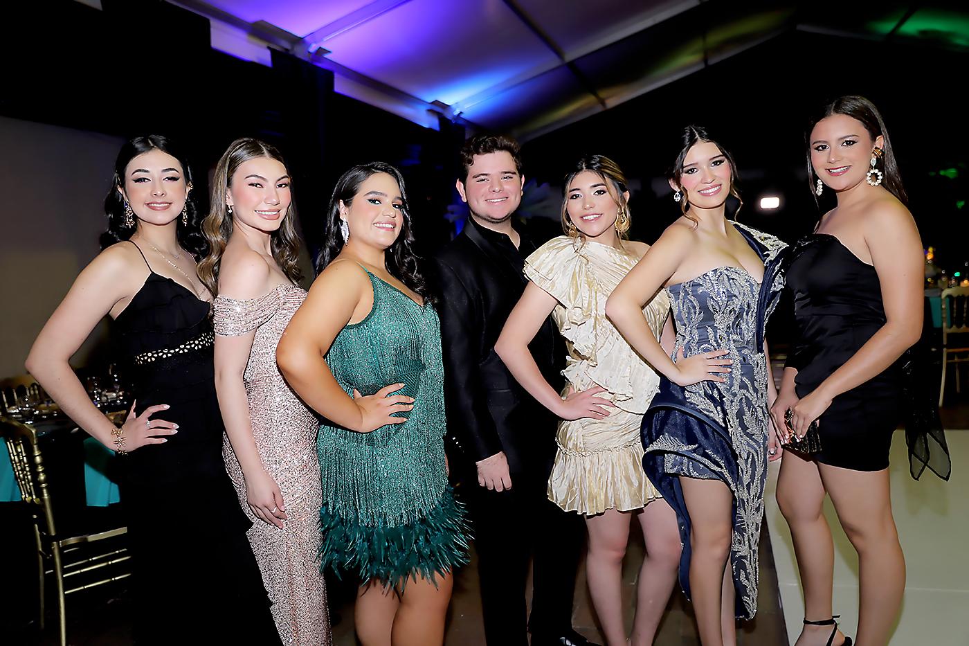 Camila Jeffs, Emma Rivera, Mariana Rodríguez, Alejandro Ávila, Carola Ramírez, Adriana Colindres e Isabella Mendoza