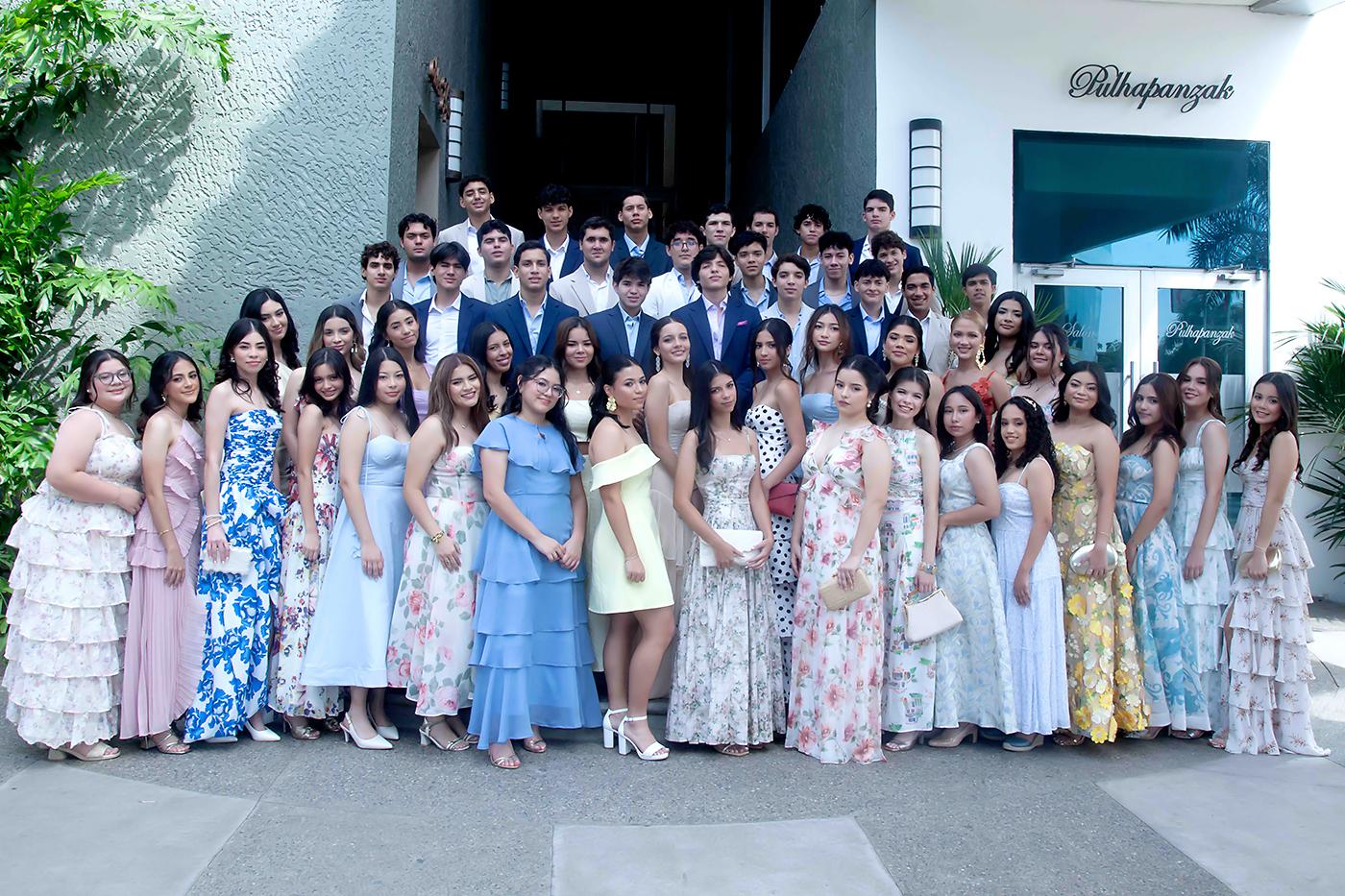 La generación 2026 de Serán School se reunió en el salón Encuentros del Hotel Copantl & Convention Center para disfrutar de su primera actividad social del año escolar. El evento fue ofrecido por sus padres, quienes para la ocasión contrataron a la planner Marcela Cueva para desarrollar un diseño floral otoñal, que le dio un toque elegante a la estancia.  La generación 2026 de Serán School se reunió en el salón Encuentros del Hotel Copantl & Convention Center para disfrutar de su primera actividad social del año escolar. El evento fue ofrecido por sus padres, quienes para la ocasión contrataron a la planner Marcela Cueva para desarrollar un diseño floral otoñal, que le dio un toque elegante a la estancia.