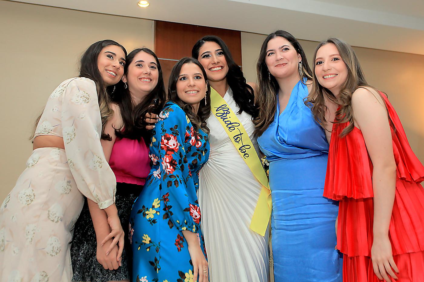 Isabella Ramírez, Nicole Handal y Alexa Girón, Anna Jahleel Valenzuela, María Fernanda Medina y Larissa Reyes. 