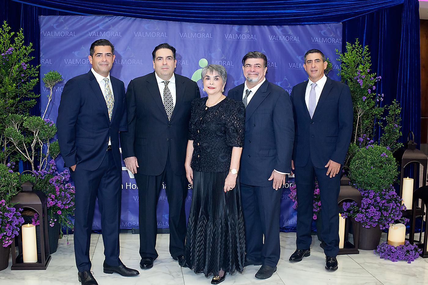 Linda Coello con sus hijos Antonio, Alejandro, Jorge y Xavier Abufele