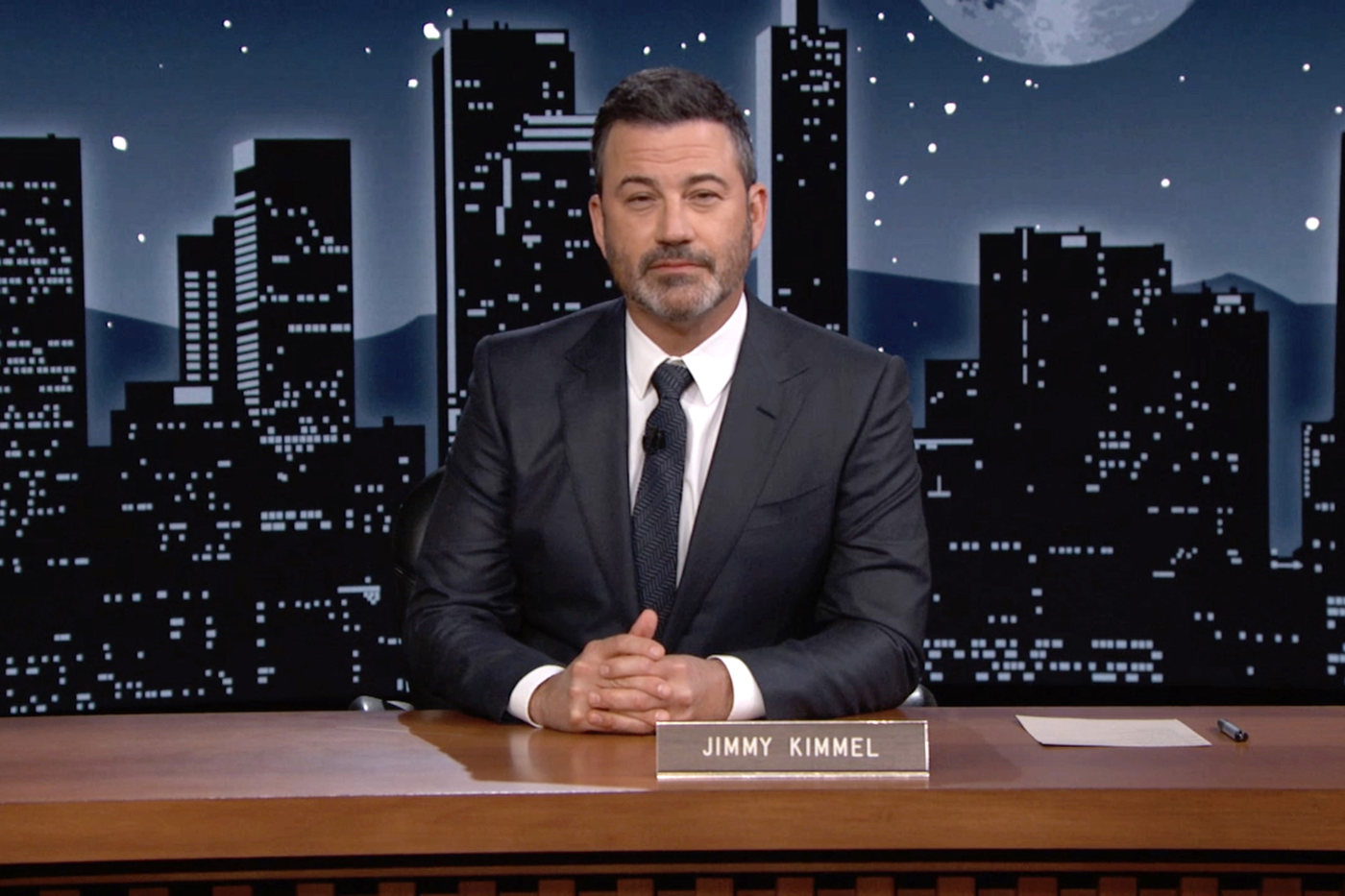 Como maestro de ceremonias por cuarto año consecutivo, <b>Jimmy Kimmel</b> se prepara para ofrecer una noche cargada de emoción, sorpresas y momentos inolvidables para la industria del cine y sus seguidores en todo el mundo. 