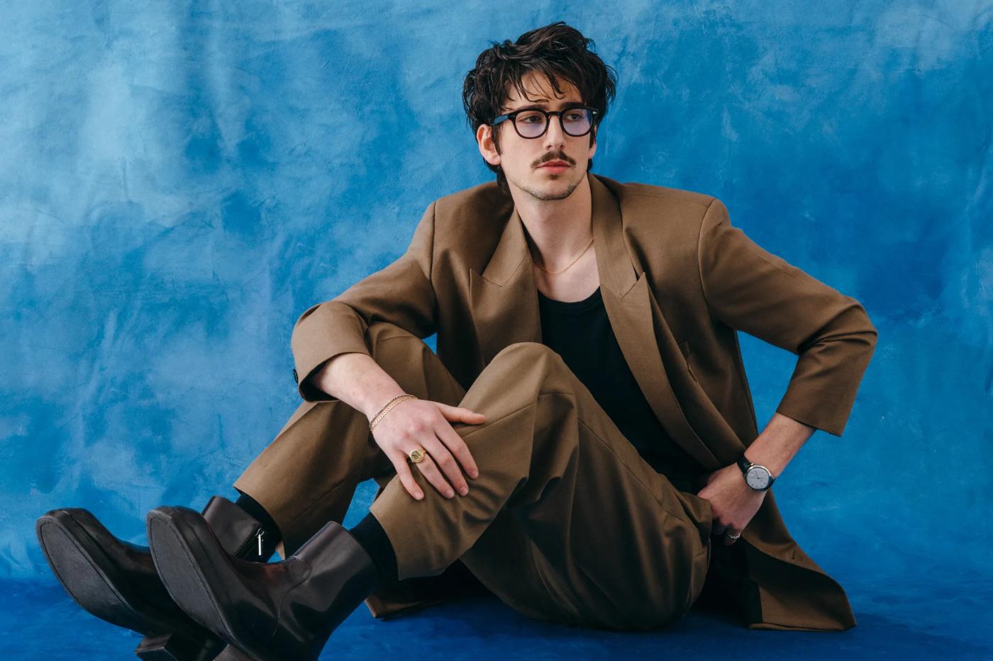 Inspirado por la carrera de Camryn, Milo comenzó a actuar a los siete años en programas realizados en Culver City. Posteriormente se unió a Liza Monjauze Productions, donde participó en diversos musicales.