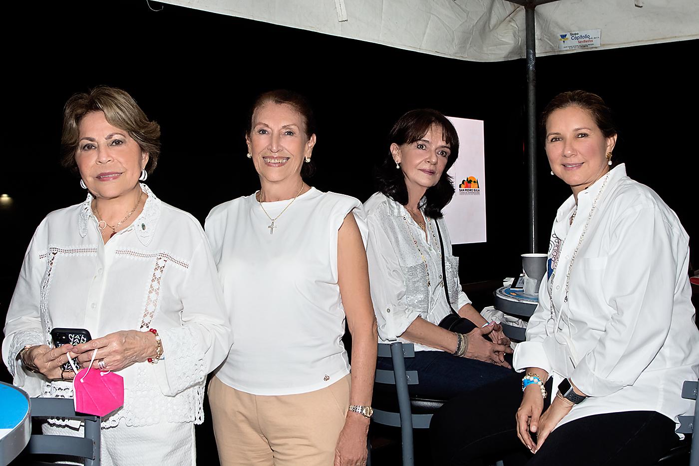 Camila Lagos, Gina Orellana, Luis Paredes, Renata Aguilar y Cristiana Marinakys