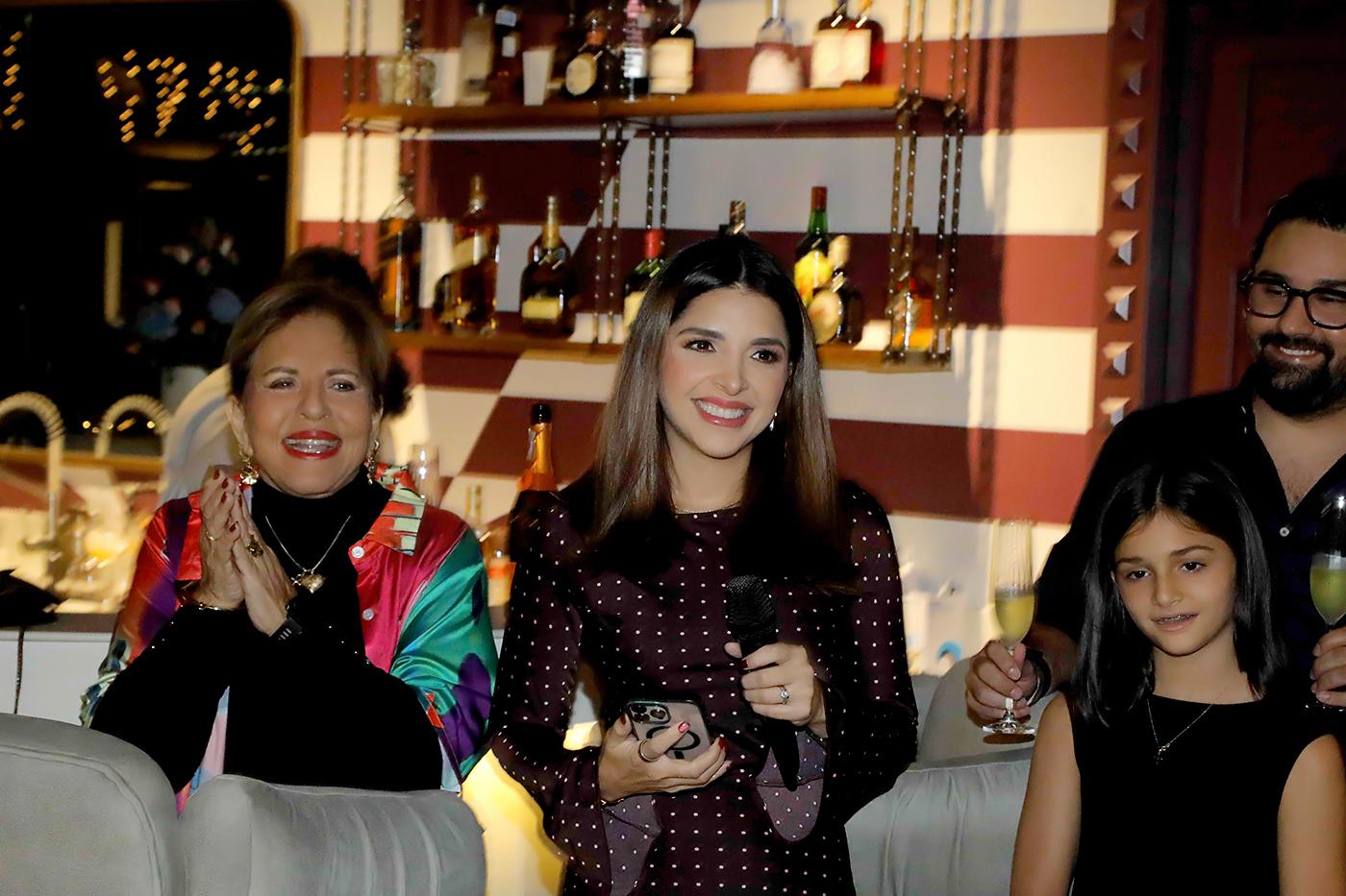  Rosibel Molina y Claudia Pineda.