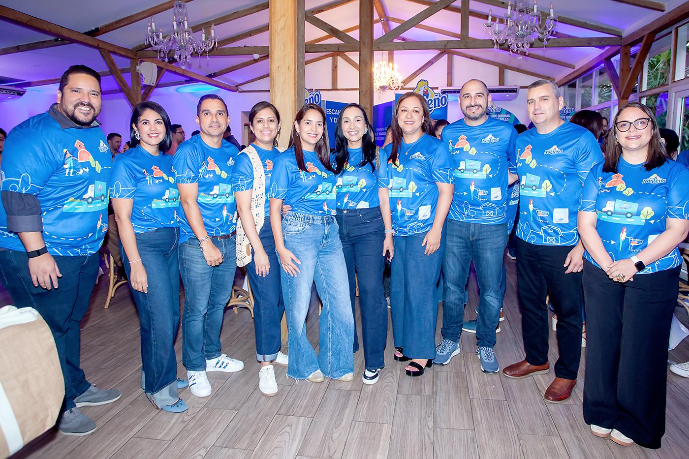 David Regalado, Ligia Herrera, Raul Hernández, Jacky Rubio, María Saborio, Ingrid Pineda, Catalina Noriega, Roy Lara, Farid Kattum e Iveth Padilla.