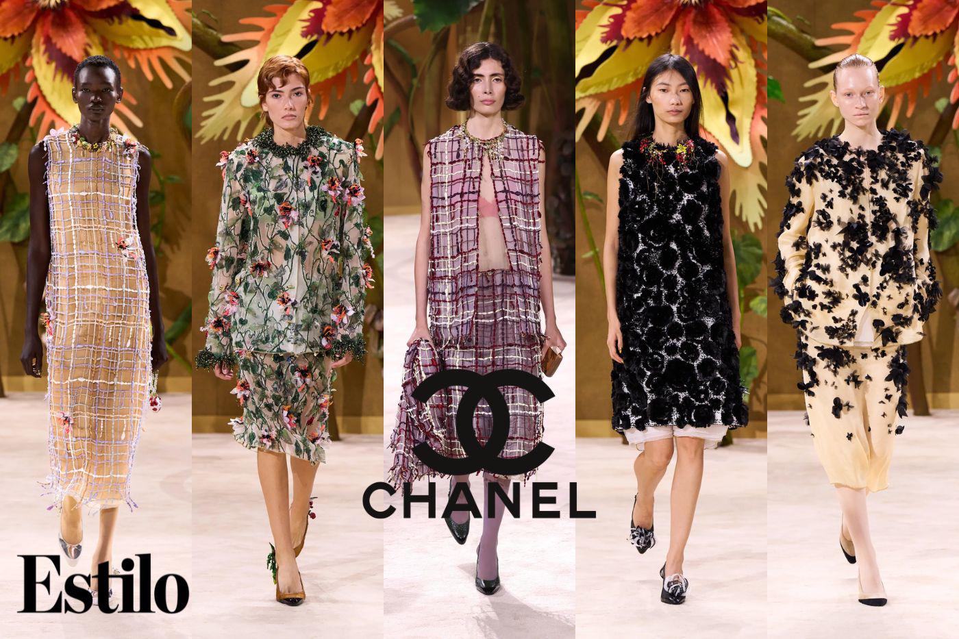 El director creativo de Chanel, Matthieu Blazy, creó un jardín con una escenografía compuesta por flores en 3D, enredaderas y hojas gigantes, que evocó los paisajes emblemáticos de cuentos clásicos como “Ricitos de Oro”, “El Gato con Botas” y “El patito feo” en el Grand Palais de París para presentar la colección Haute Couture de otoño-invierno 2026-2027 de la <i>maison</i>.