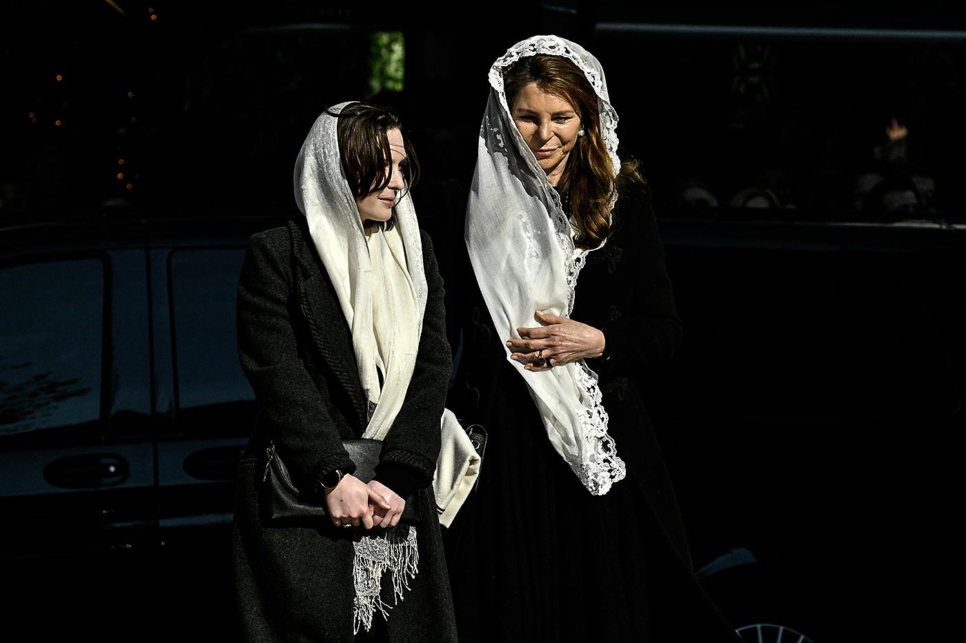 La reina Noor al-Hussein de Jordania con su hija, la princesa Raiyah