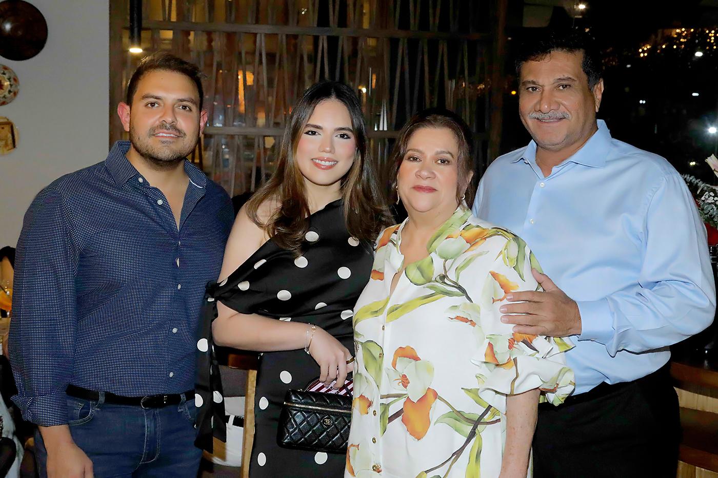 Dago, Marcela, Marlen y Dagoberto Ferrufino.