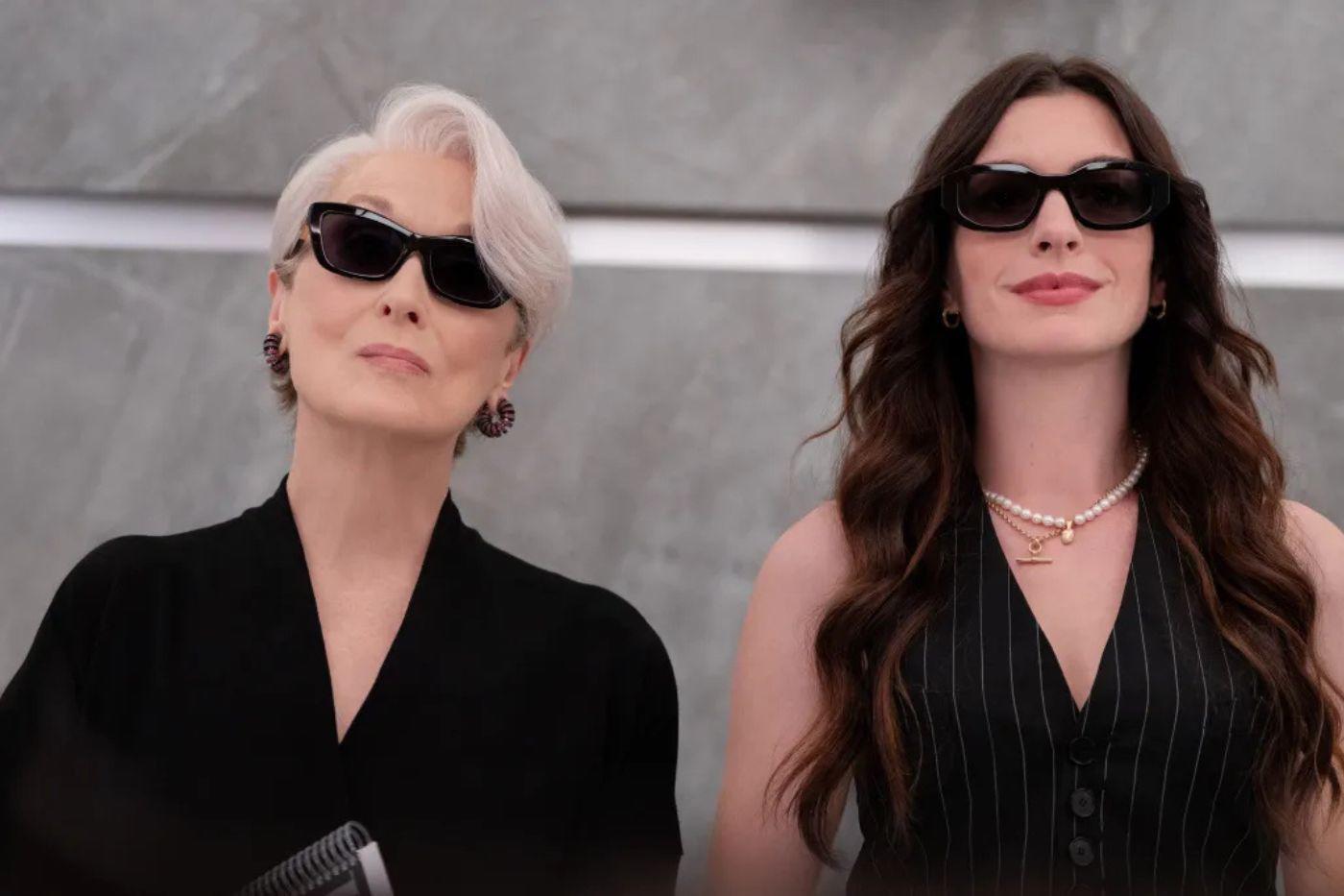 <b>El Diablo Viste a la Moda 2 - En cines - 1 de mayo</b>Miranda Priestly, leyenda de la moda y directora de Runway, se enfrenta a una nueva amenaza: Emily Charlton, su ambiciosa exasistente ahora convertida en poderosa ejecutiva de una empresa rival. En un panorama donde los medios impresos pierden terreno frente al mundo digital, ambas mujeres se enfrentan en una intensa batalla por los ingresos publicitarios.