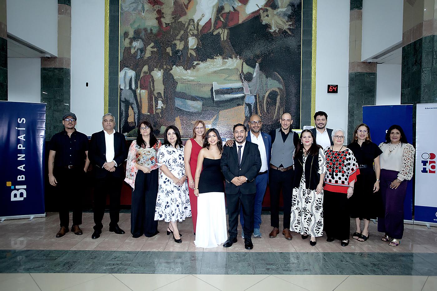 Pintores y representantes de Banpais y IHCI.