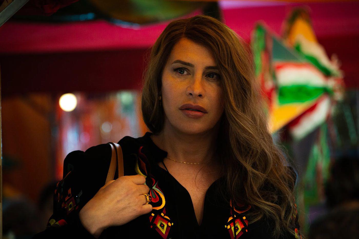 “Emilia Pérez” ha sido objeto de debates debido a su representación de la cultura mexicana y su enfoque en temas sensibles. Mientras que en Hollywood se le celebra como una obra innovadora con un mensaje de inclusión, en México ha sido criticada por algunos sectores que la consideran una representación estereotipada de realidades complejas.