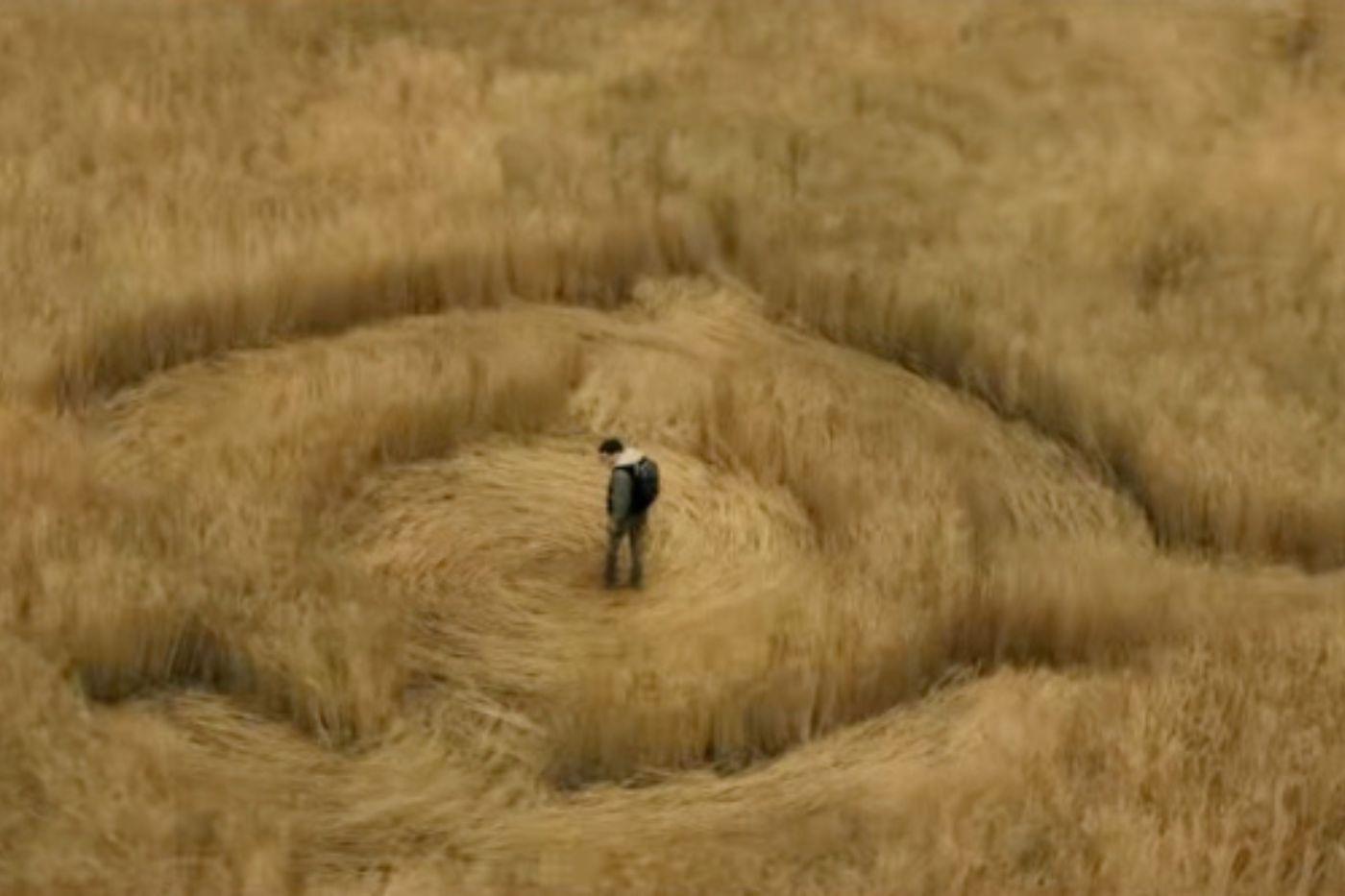 <b>El día de la revelación - En cines - 12 de junio</b>En un futuro no muy lejano, la humanidad está a punto de describir la verdad sobre la existencia de extraterrestres, un secreto que ha permanecido oculto durante varias décadas. Mientras millones de personas se preparan para recibir la revelación, algunas viejas creencias se ven cuestionadas, y la forma en la que entendemos el universo empieza a cambiar. Entre conspiraciones, avances de la tecnología y encuentros inesperados, la revelación promete cambiar vidas, relaciones y la propia percepción de nuestro lugar en el universo para siempre.