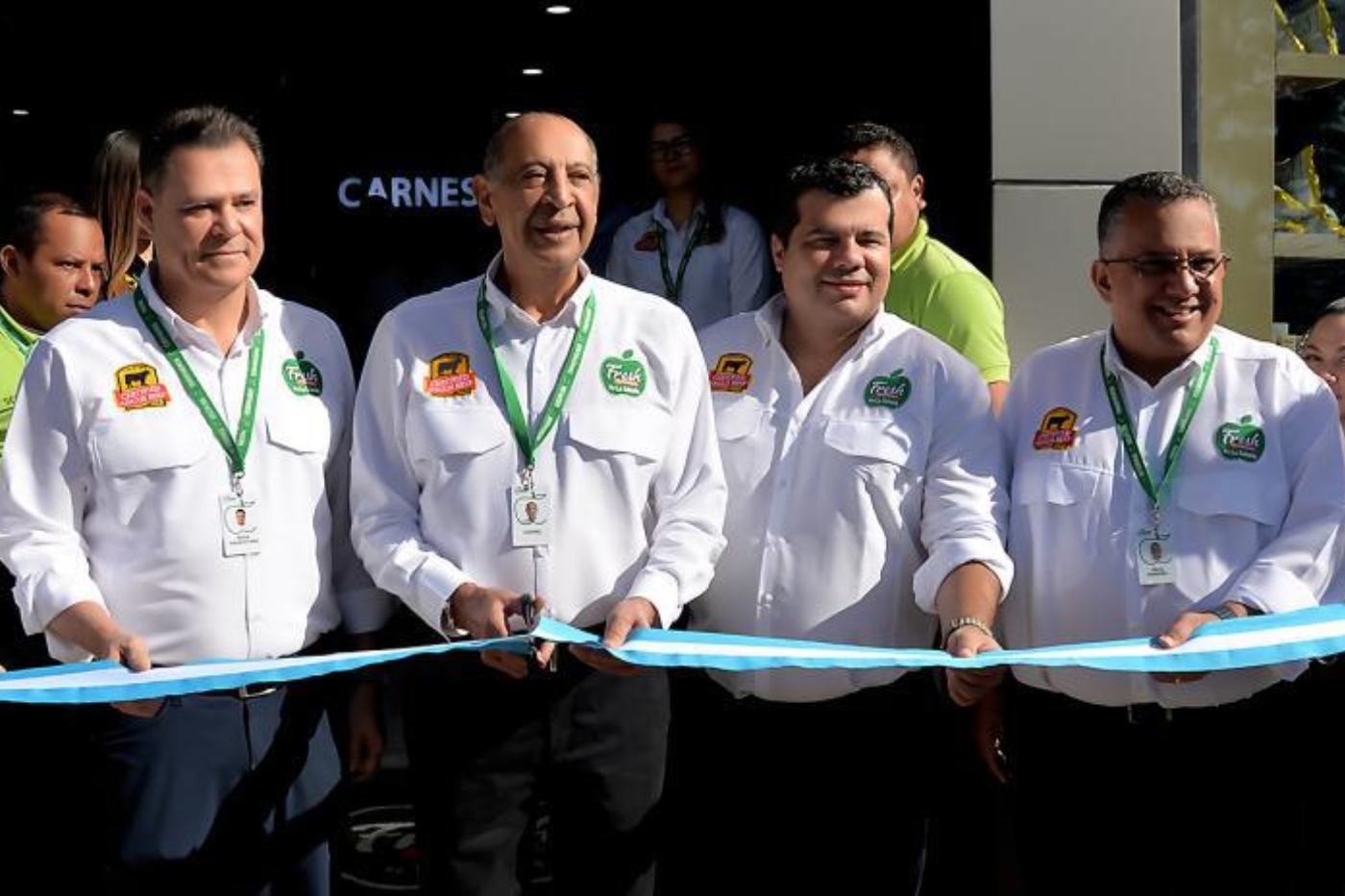 René Sagastume, Leonel Giannini, José Luis Franco y Paul Handal durante el corte de cinta que simbolizó la apetura oficial de Fresh Market by La Colonia, el nuevo destino favorito de los amantes de la carne y los cortes premium
