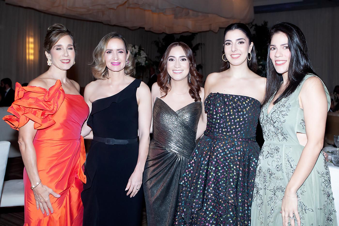 Susy Panting, Yanira Bendaña, Laurie Panting, Fabiola Monterroso y Daniela López.