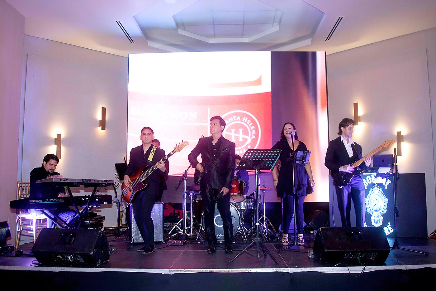 Daniel Ochoa y su banda.