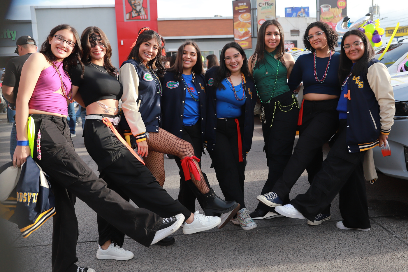 Avril Velásquez, Lia Rodas, Ana Bello, Ivanna Romero, Leslie Rosa, Natalia Guillén, Konsuelo Carrasco y Andrea Zúniga.