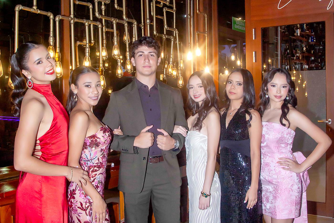 Virginia Herdocia, Valeria Gamez, Geovanny Michelen, Luciana Melara, Valeria Umanzor y Laura Handal