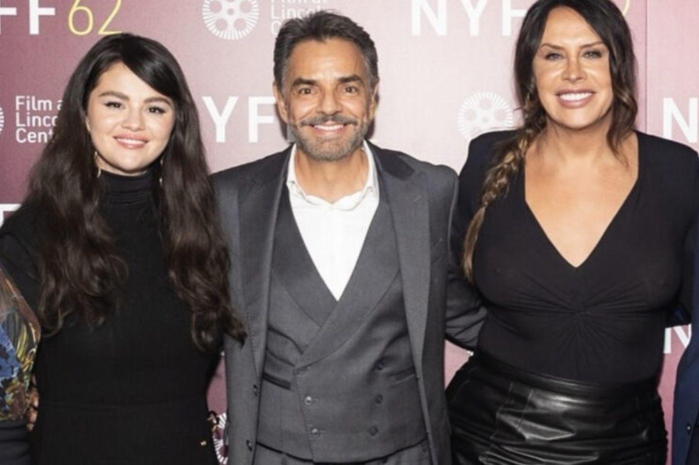 <b>Eugenio Derbez y su Crítica a Selena Gomez</b>Eugenio Derbez generó controversia en diciembre al criticar el trabajo actoral de Selena Gomez en la película Emilia Pérez. El mexicano calificó la interpretación de Gomez como “indefendible”, citando que la actriz no dominaba el idioma español, lo que afectaba la autenticidad del personaje. Esta opinión desató una ola de reacciones negativas hacia Derbez, quien finalmente pidió disculpas. 