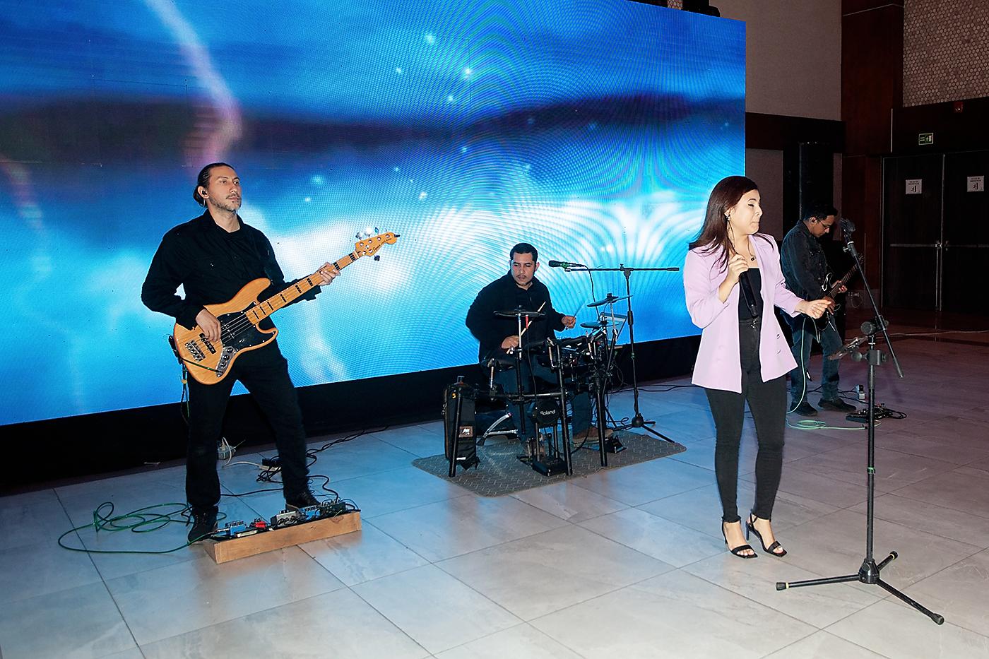 La banda Esencia fue invitada para deleitar a los asistentes a la presentación del Mitsubishi L200, 2025.