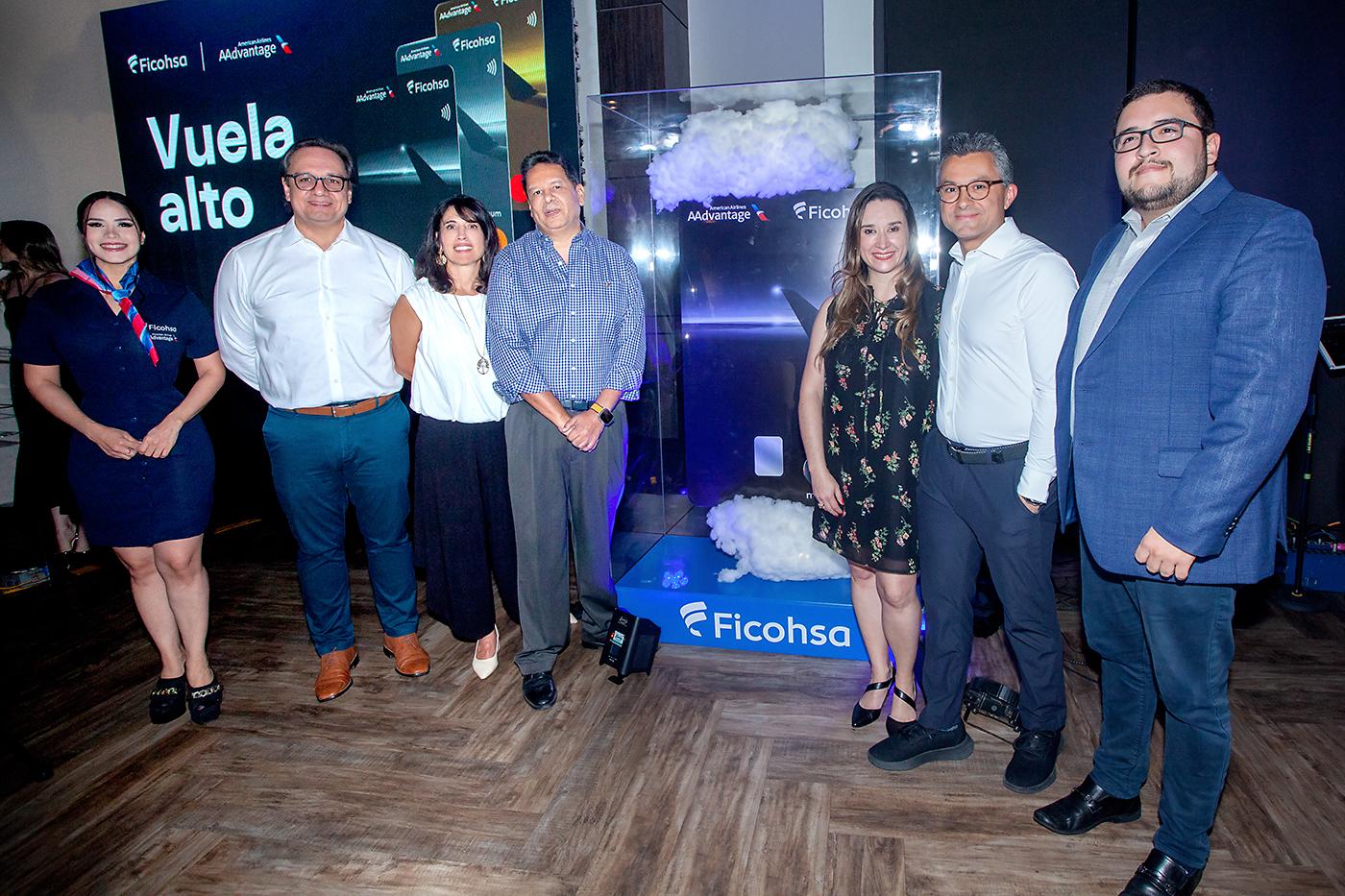 Germán Castañeda, VP Comunicación Corporativa; Rodrigo Membreño, Primer VP Banca de Consumo; Jorge Rivera, Primer VP Regional Banco; Giselle Ulate, VP de Productos Activos y Alianzas; con Cristina Escamilla y Andrés Aparicio de Business Managers en American Airlines.