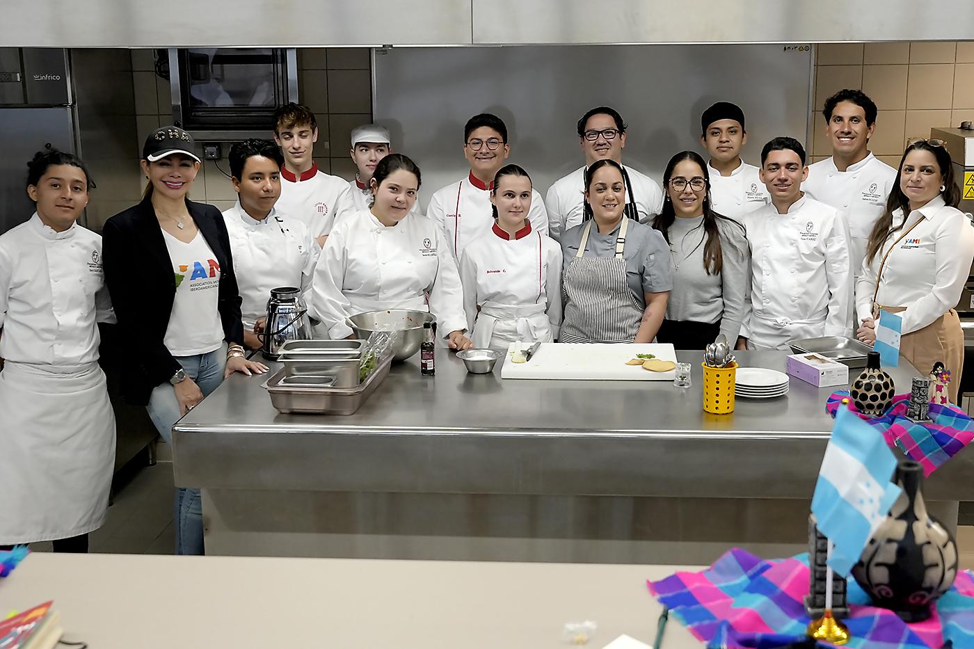 La gastronomía hondureña trasciende fronteras llevando su magia y sabor ancestral a Mónaco, donde los chefs hondureños Javier Kee Ham y Alisson Pavón ofrecieron una master class en el <i><b>Lycée Rainier III</b></i>, como parte de las actividades en torno al Dîner Gastronomique Diplomatique de Honduras que se desarrolla en el principado. 