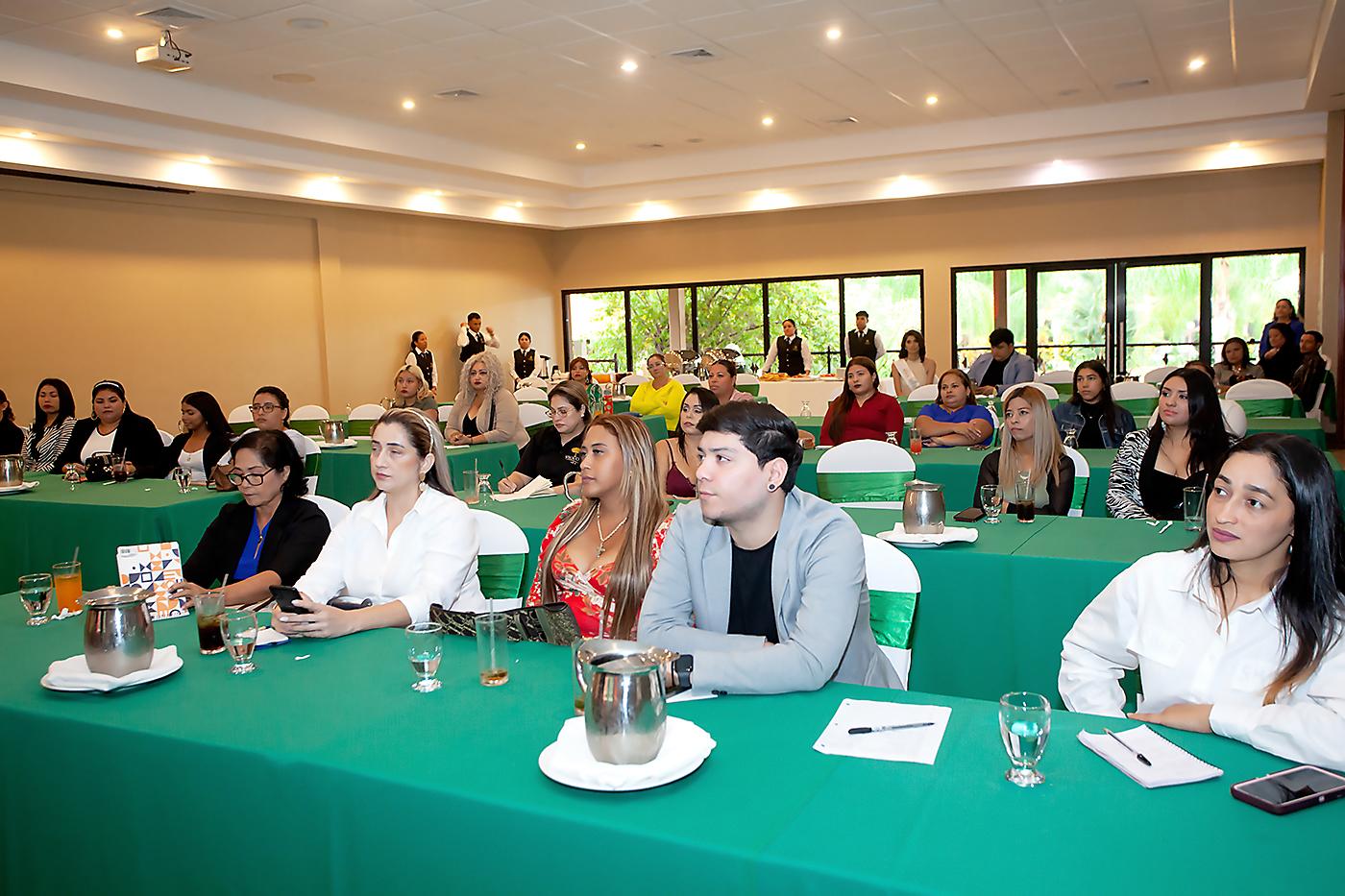 Parte de los asistentes al taller “De liso a perfecto”.