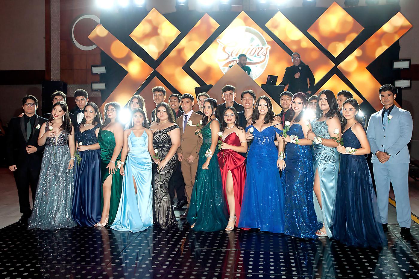 Los nuevos graduados de la sección A de MHOTIVO School.