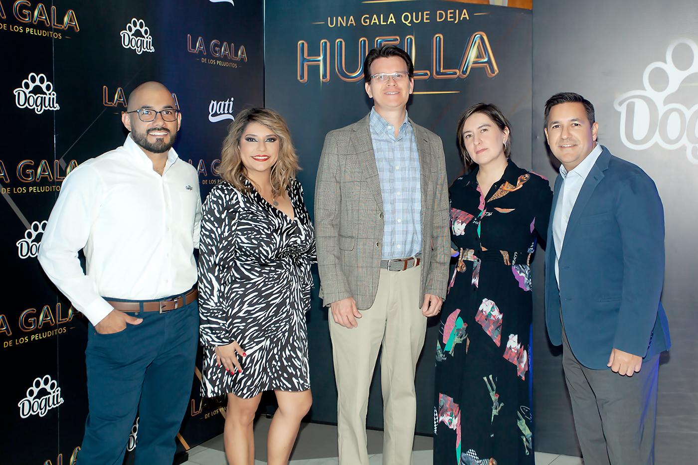 Jorge Revilla, Marcela Suazo, Armando Angulo, Elizabeth León y Marco Núñez.
